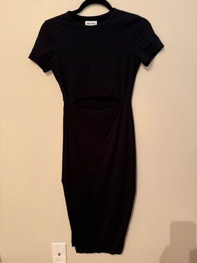 superdown Black Cutout Midi Tee Dress